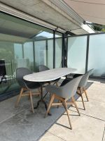 Tisch und Stühle, Terrasse