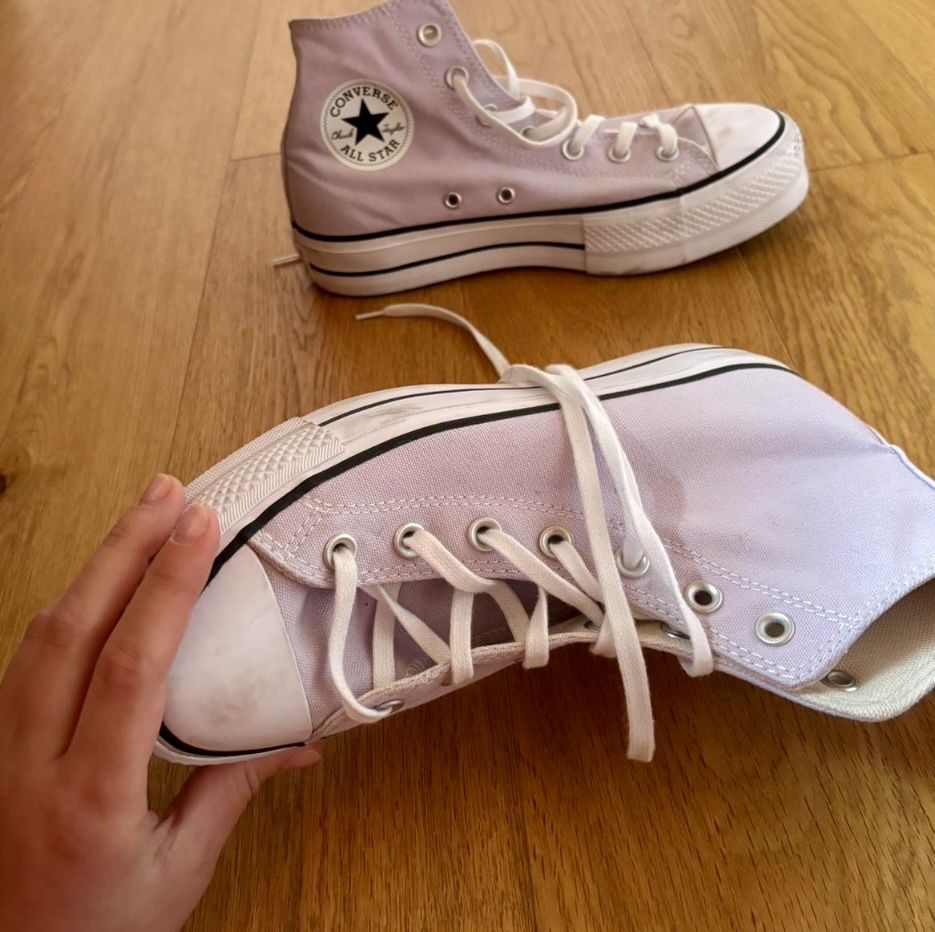 Converse Damenschuhe: Purple high top converse – Gebraucht aus Commugny von n_a_m2tv 2