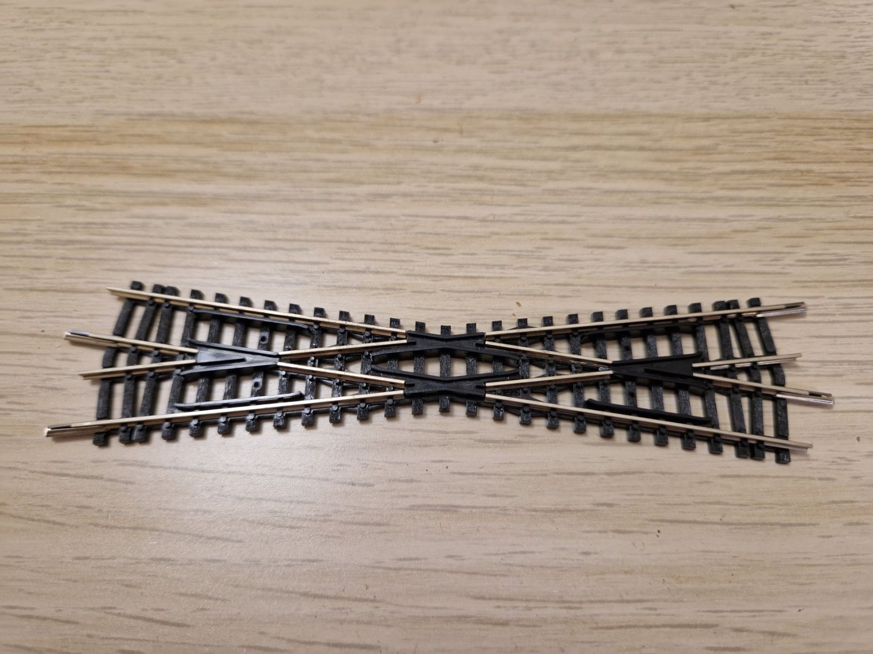 Trix Modellini di ferrovie: Minitrix 4973 kreuzung N – Usato da St-Aubin-Sauges venduto da tantome