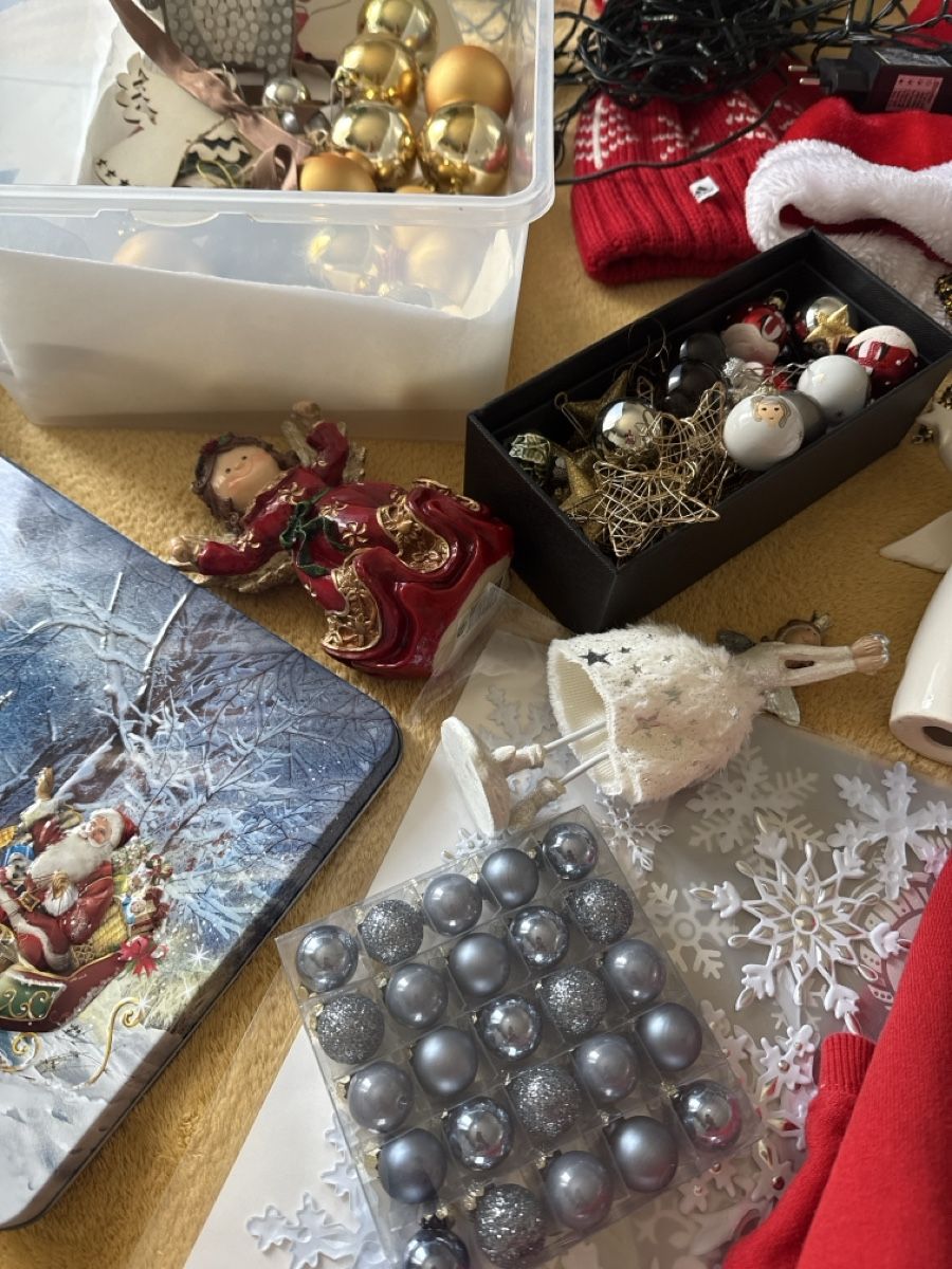 Ghirlande e barre luminose: Weihnachtsdekoration, eine Lichterkette, zwei Pullover und M – Usato da Winkel venduto da Olirickli05 2
