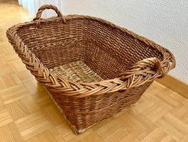 Geflochtener Weidenkorb / Wäschezaine, antik