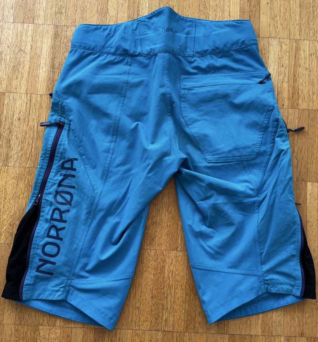 Norrøna Pantaloni: Norrona Fjora Shorts Blau – Usato da Adligenswil venduto da Jumpy10 1