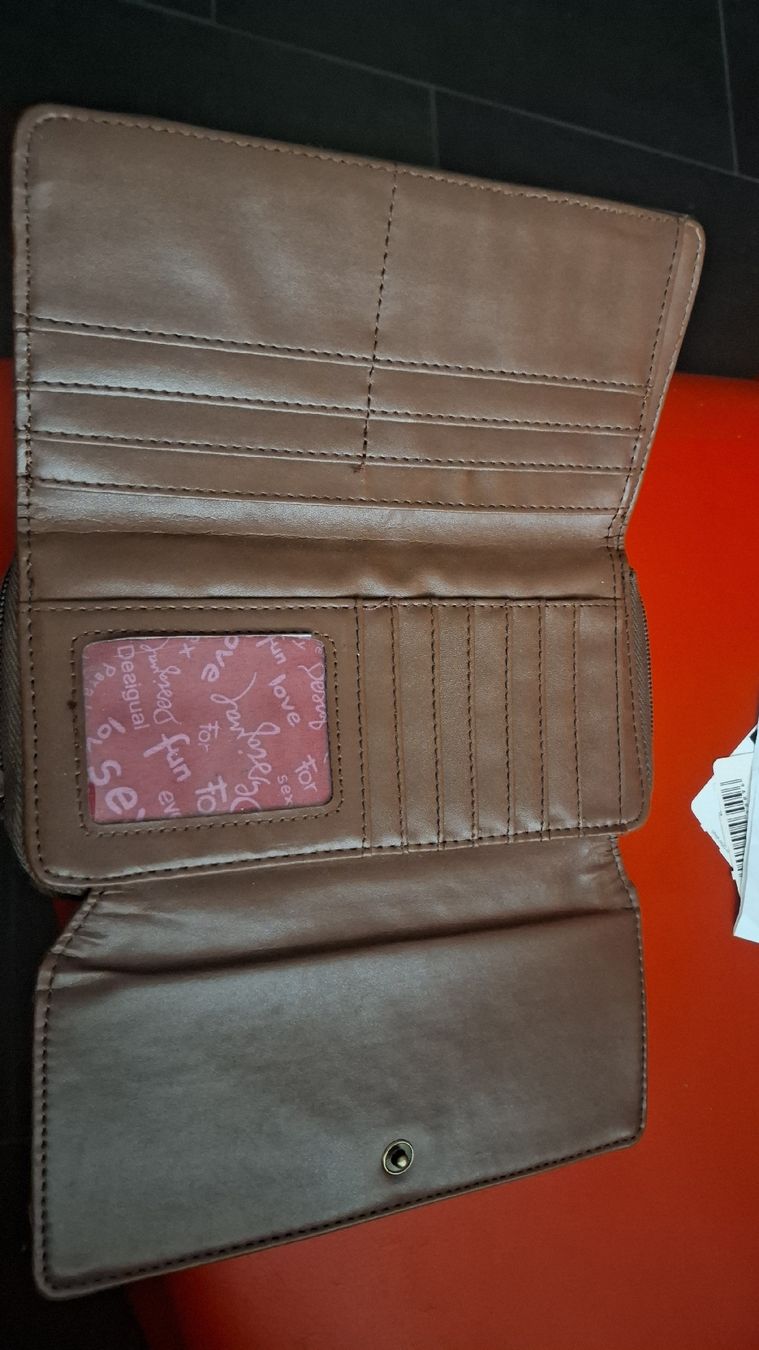Desigual Portamonete: Desigual Portemonnaie  – Usato da Möriken AG venduto da car_r789 2