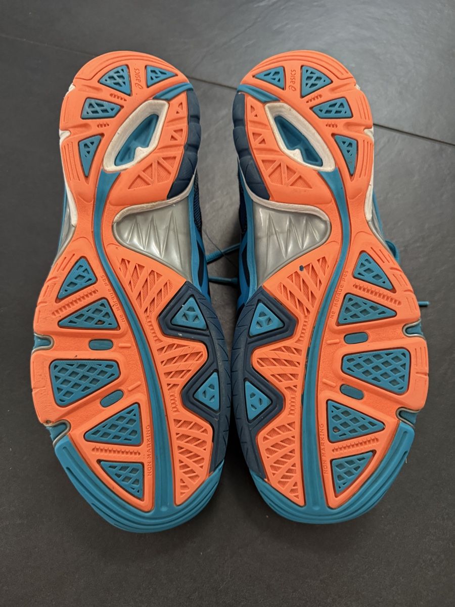 Asics Herrenschuhe: Hallenschuhe Asics Gr. 41.5 – Gebraucht aus Schmitten FR von stl 4