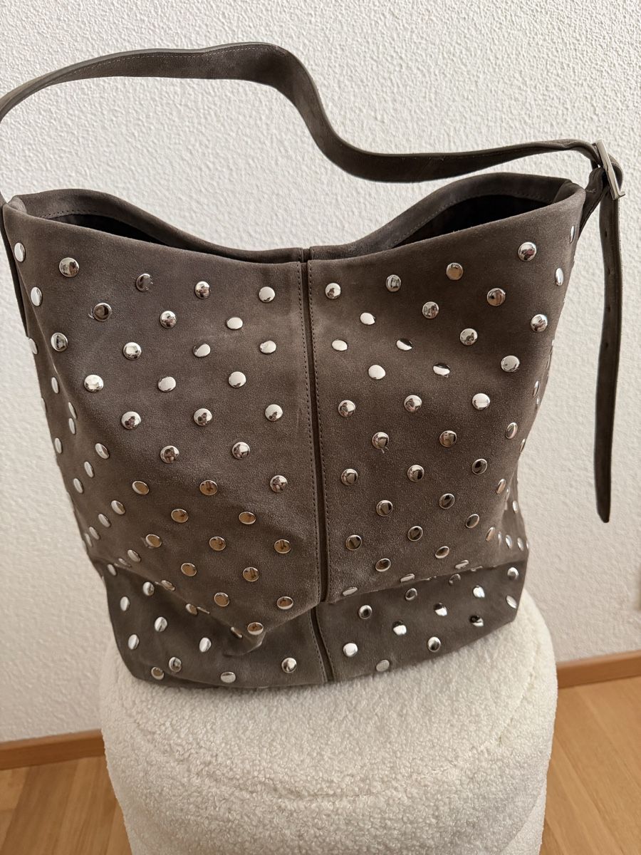 Mango Borse: Mango Bucket Bag aus Leder mit Nieten – Nuovo (secondo la descrizione) da Herisau venduto da LauraHope 3
