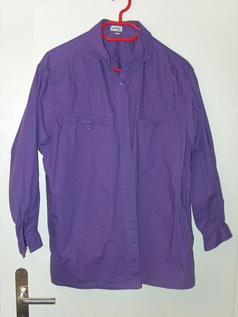 Neuw. Damen-Bluse violett mit Stickerei Gr. 40