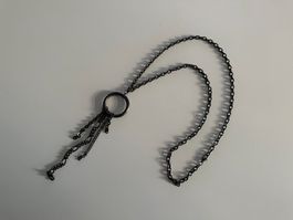 Kette schwarz mit Ring-Anhänger