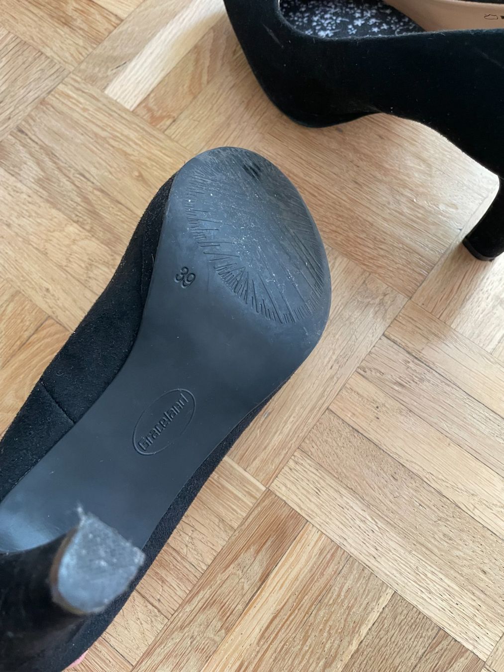 Graceland Chaussures femmes: Schwarze Pumps – D'occasion à Lachen SZ par portbrin 2