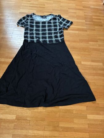 Schönes Kleid in Xs