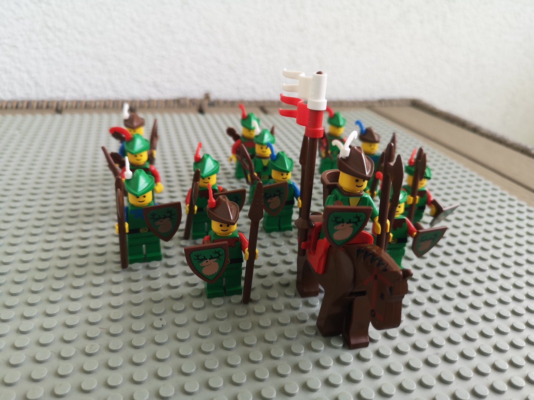 Lego Giocattoli: LEGO Forestmen / Waldmänner Figuren Konvolut – Usato da Goldau venduto da MacPad