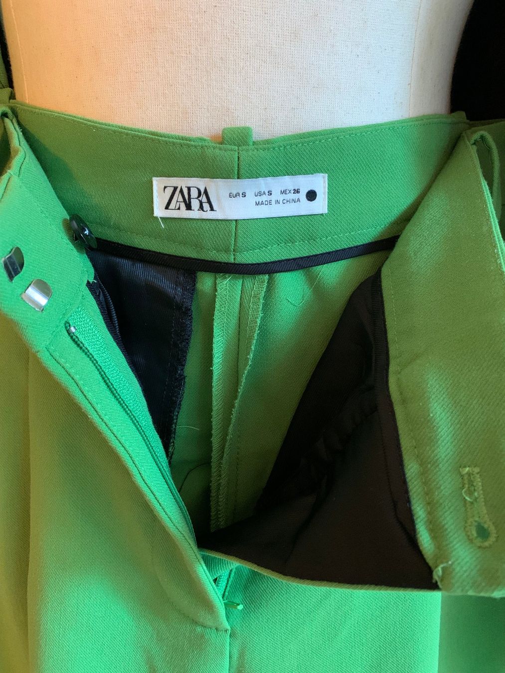 Zara Completi & Tailleur: Hosenanzug grün – Usato da Winterthur venduto da Drachenrose 5