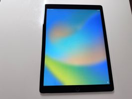 Apple iPad pro 12.9 Zoll grau mit Tastatur-Hülle