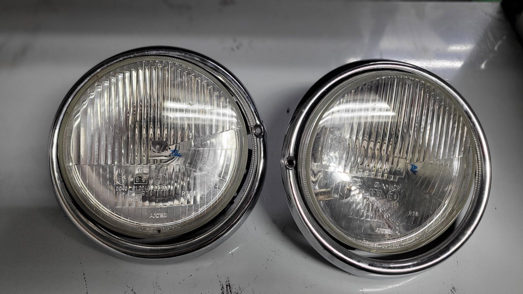 VW Fari: VW T2 - H4 Scheinwerferpaar komplett mit Chromring – Usato da Thun venduto da Douche