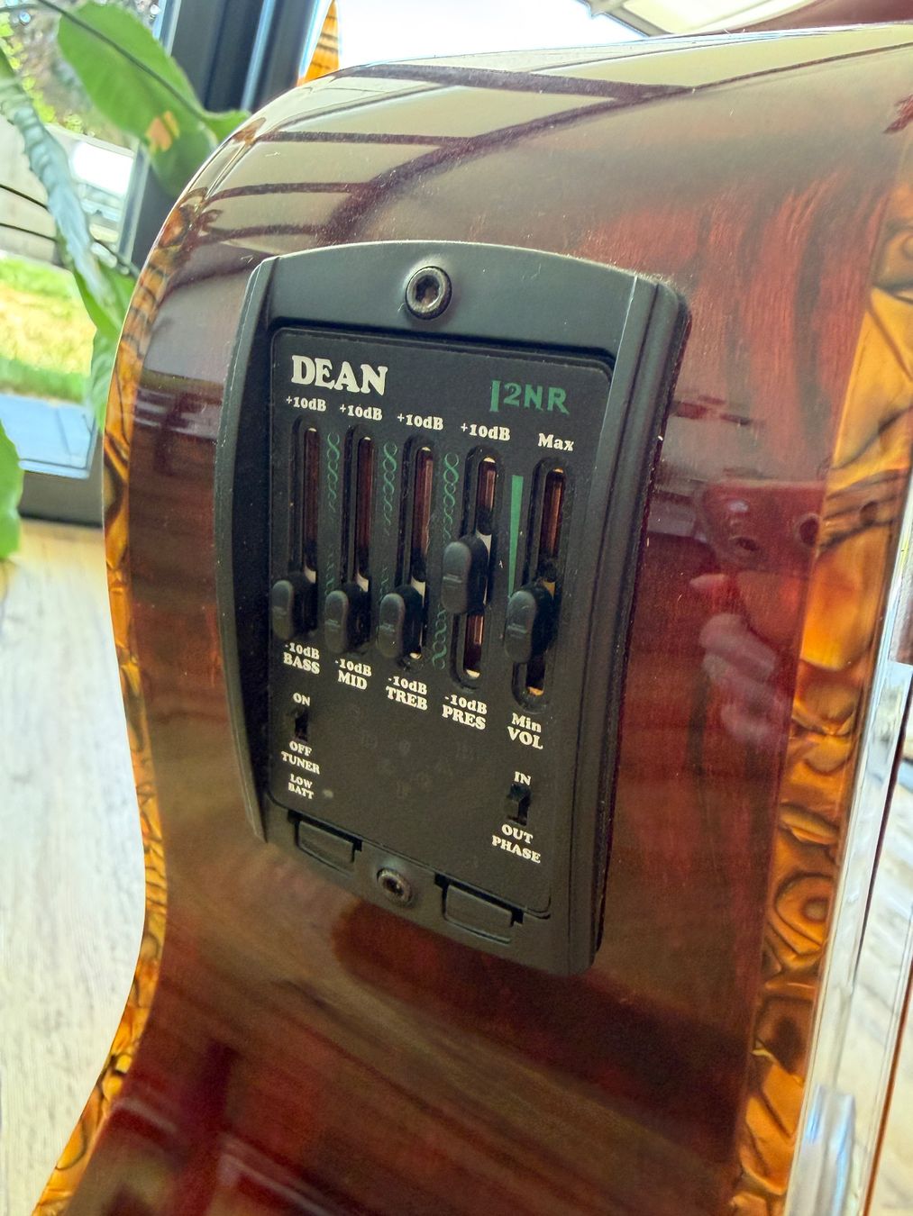 Instruments de musique: halb-akustische Gitarre Dean – D'occasion à Aesch BL par pink86 1