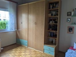 Mobili per cameretta in legno. 