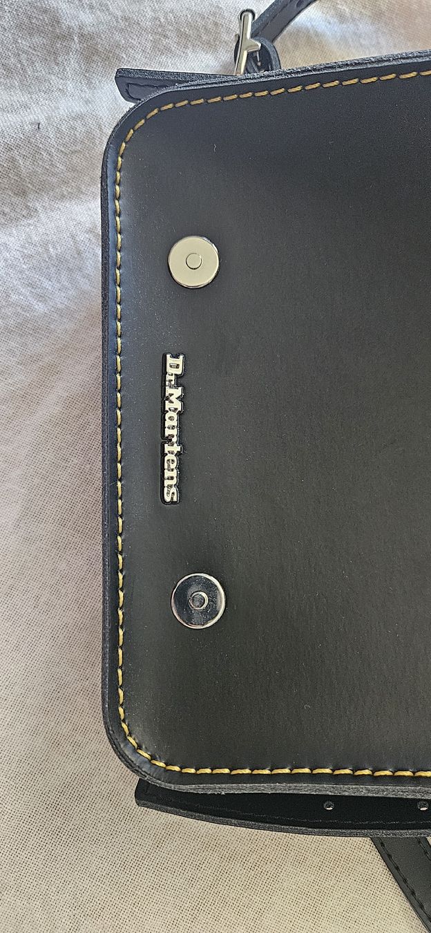 Dr. Martens Borse: Original Tasche Dr. Martens klein, schwarz Echtleder – Nuovo (secondo la descrizione) da Vaduz venduto da hem_7k7f 1