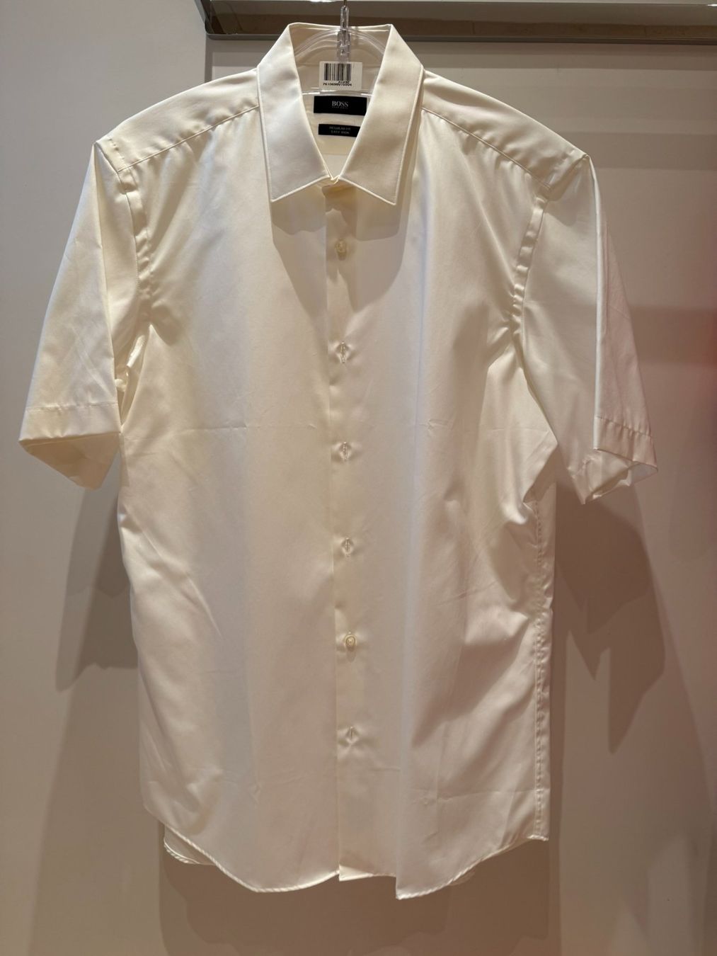 Hugo Boss Camicie: BOSS Kurzarmhemd in Baumwolle Off-White, Grösse 41 – Usato da Muri b. Bern venduto da ris_m7jw 1