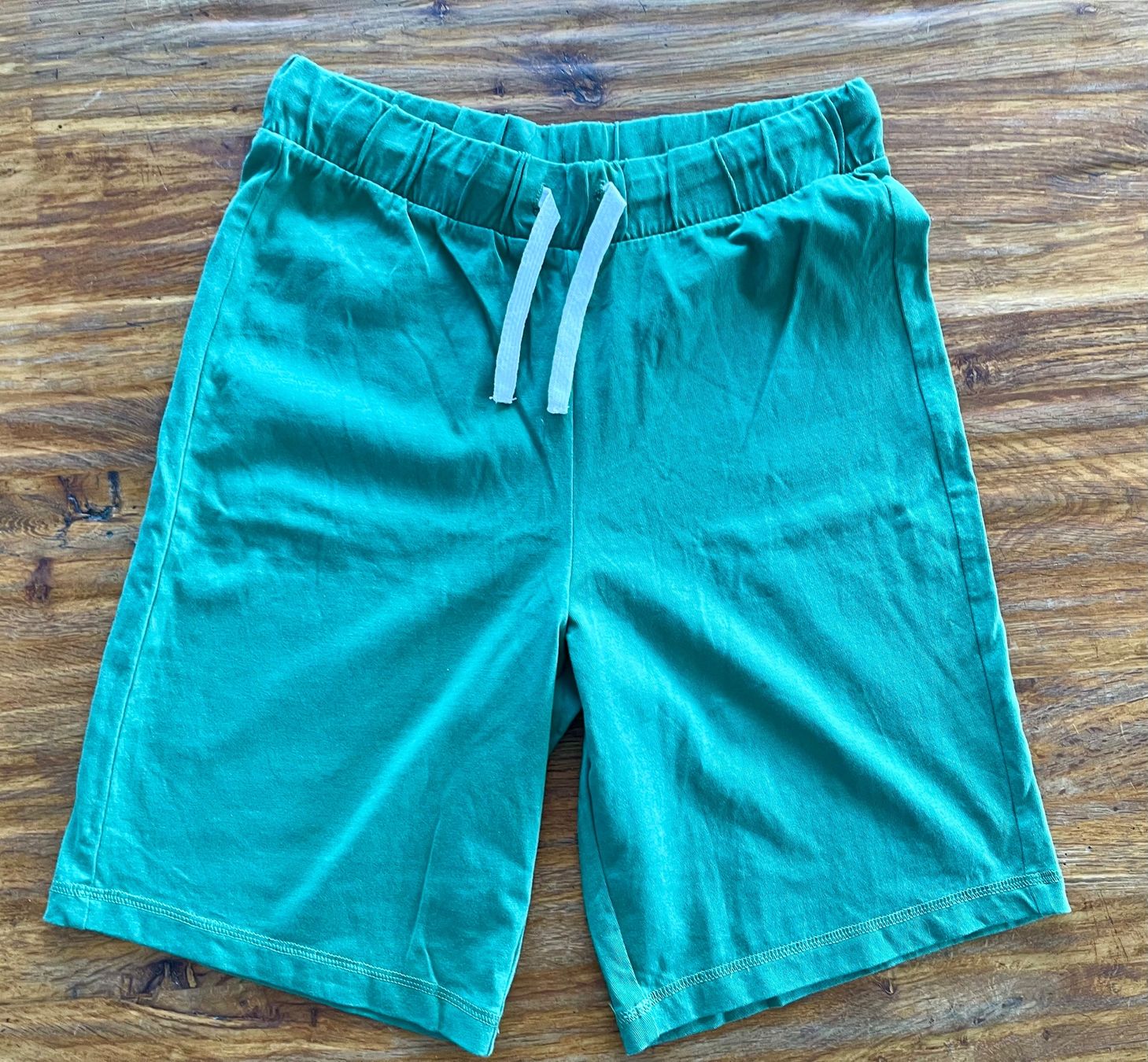 Benetton Pantaloni: NEU: schöne Benetton Shorts Gr. 170 – Usato da Buchrain venduto da Sunny026