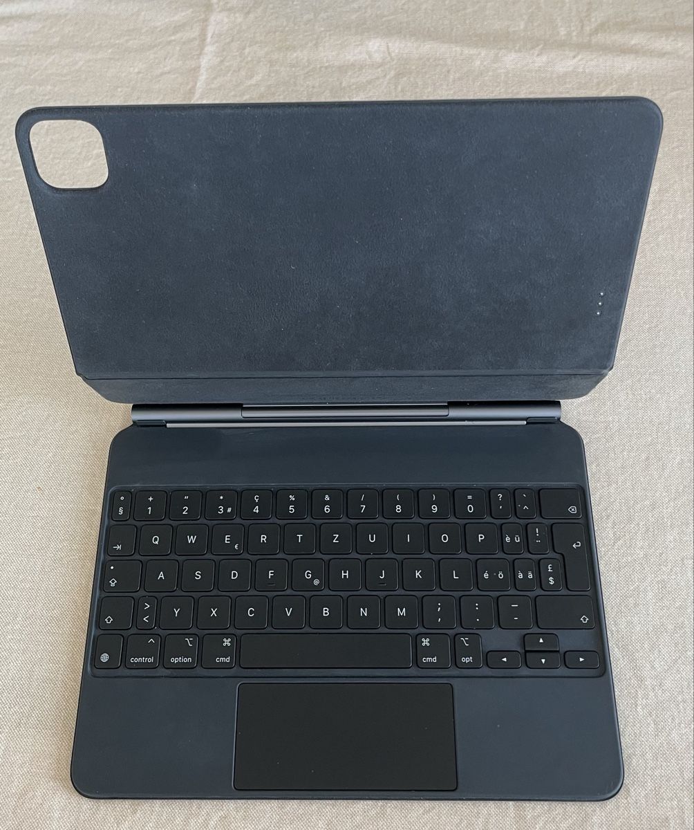 Apple Tastiere: Apple iPad Magic Keyboard mit Trackpad neuwertig – Usato da Suhr venduto da Niti66 1