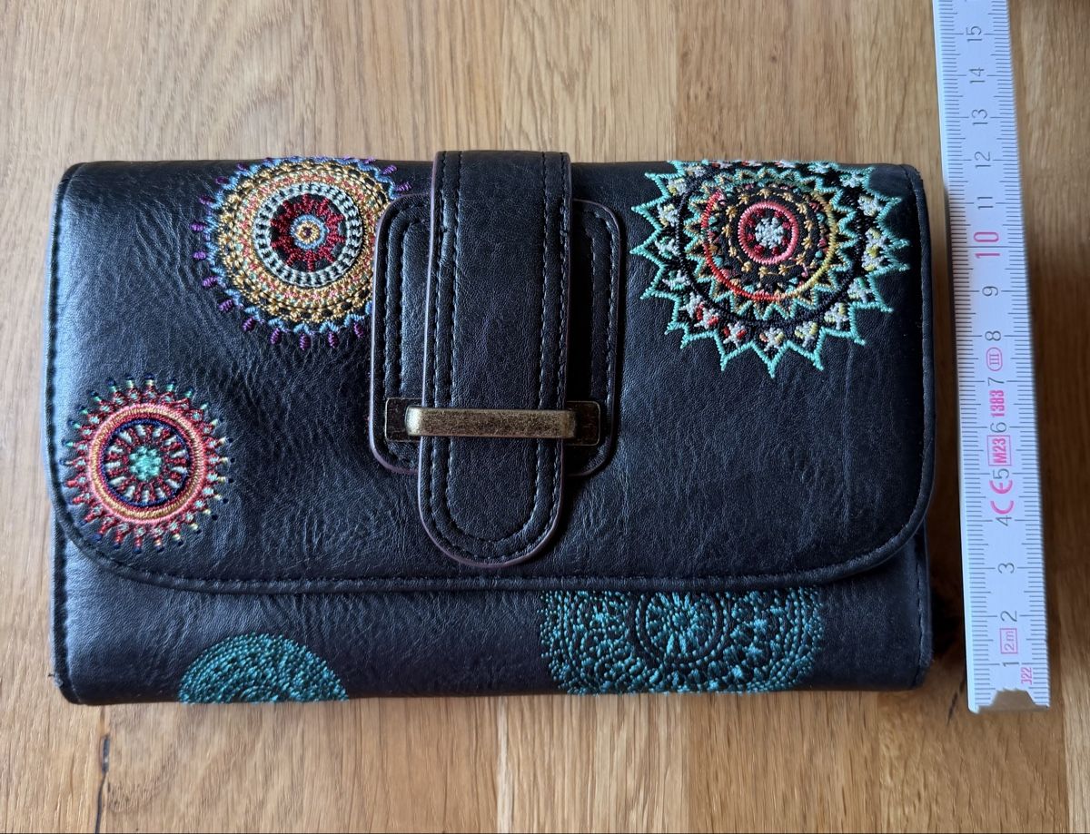 Desigual Portemonnaie: Portemonnaie DESIGUAL – Gebraucht aus Vorderthal von Naja710 1