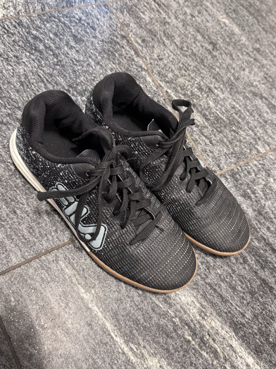 Fila Schuhe für Jungen: Fila Sneaker 35 – Gebraucht aus Wädenswil von dorodi