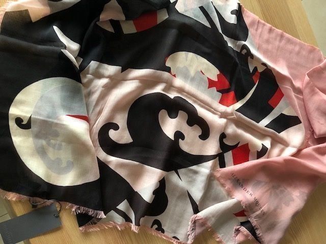 Alexander Mcqueen Foulard & Sciarpe: Pashmine Alexander McQueen – Nuovo (secondo la descrizione) da Davesco-Soragno venduto da dvf_7h6d 2