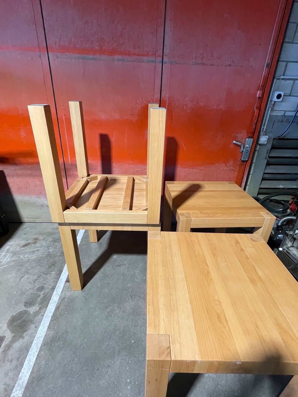 Tavoli: Massive Holz Tisch 70x70x70 – Usato da Wohlen AG venduto da Moh80 2