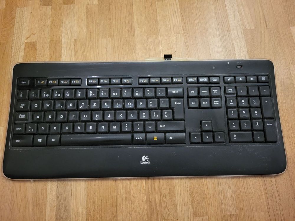 Logitech K800 wireless keyboard Kaufen auf Ricardo