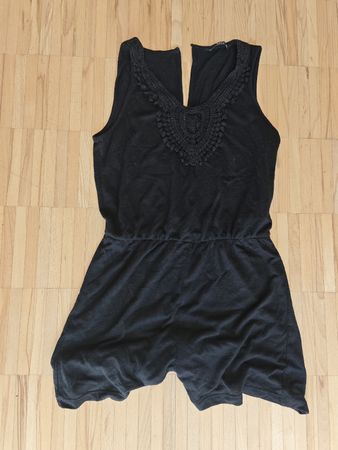 Damen Playsuit schwarz mit Spitzenbesatz Grösse S