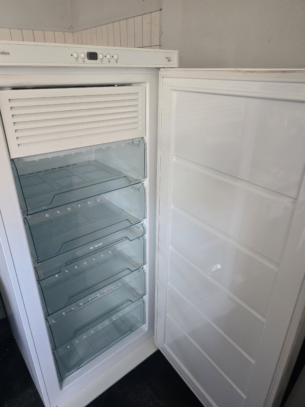 Electrolux Congelatori: Gefrierschrank Electrolux mit 5 Schubladen   – Usato da Oberburg venduto da B-2 2