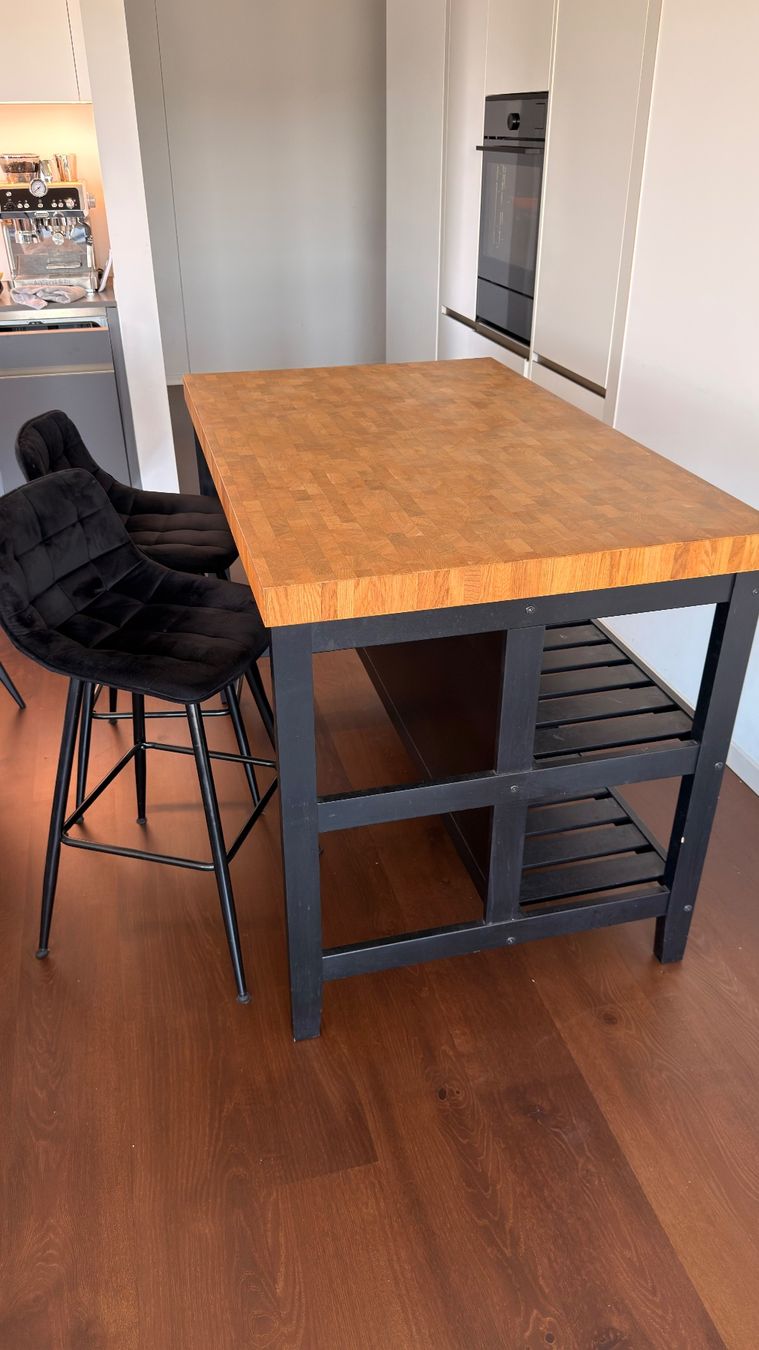 Ikea Cucine complete: IKEA VADHOLMA Kücheninsel mit 2 Barhockern – Usato da Zürich venduto da luislimonta