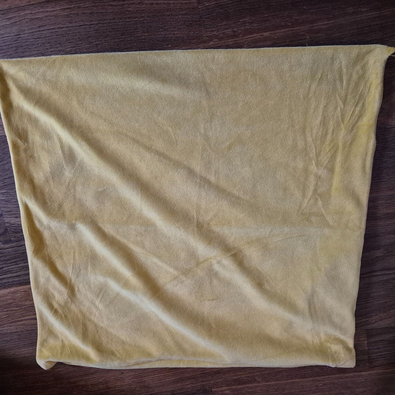 Kissen: Yellow velvet pillow case 45x45 – Gebraucht aus Zürich von monadiederich