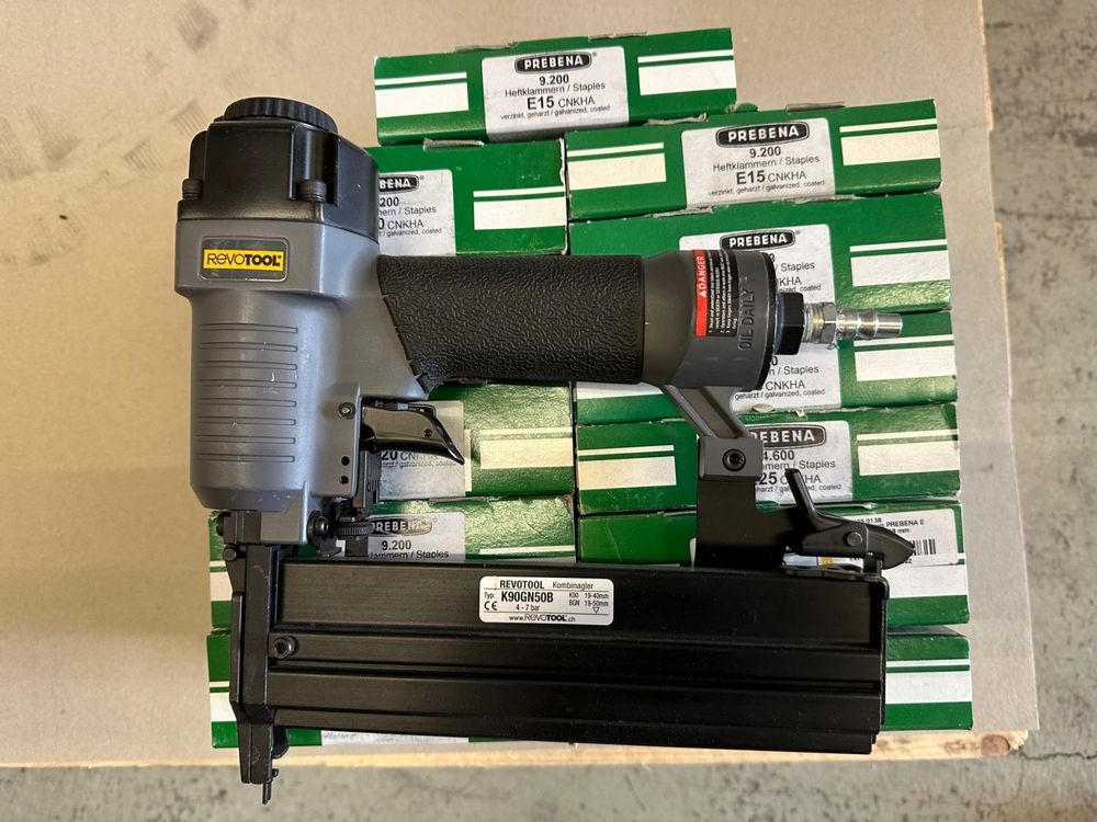 FREUND Hammertacker Fast & Fix F11 - Inklusive 10.000 Heftklammern & Gürteltasche