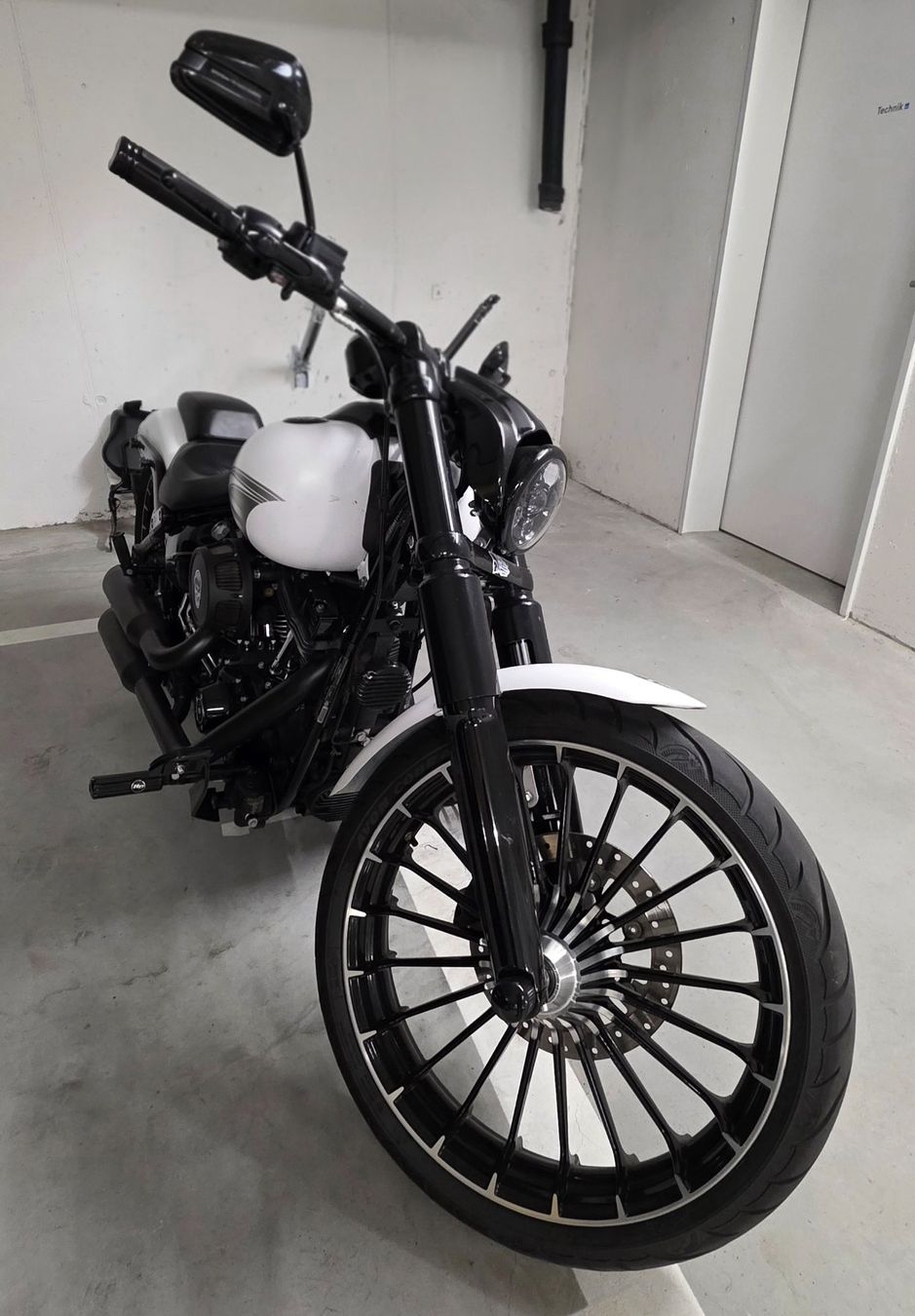 Harley-Davidson Chopper: Harley Davidson FXSB Breakout 103 – Gebraucht aus Höri von asp_9zk9 4