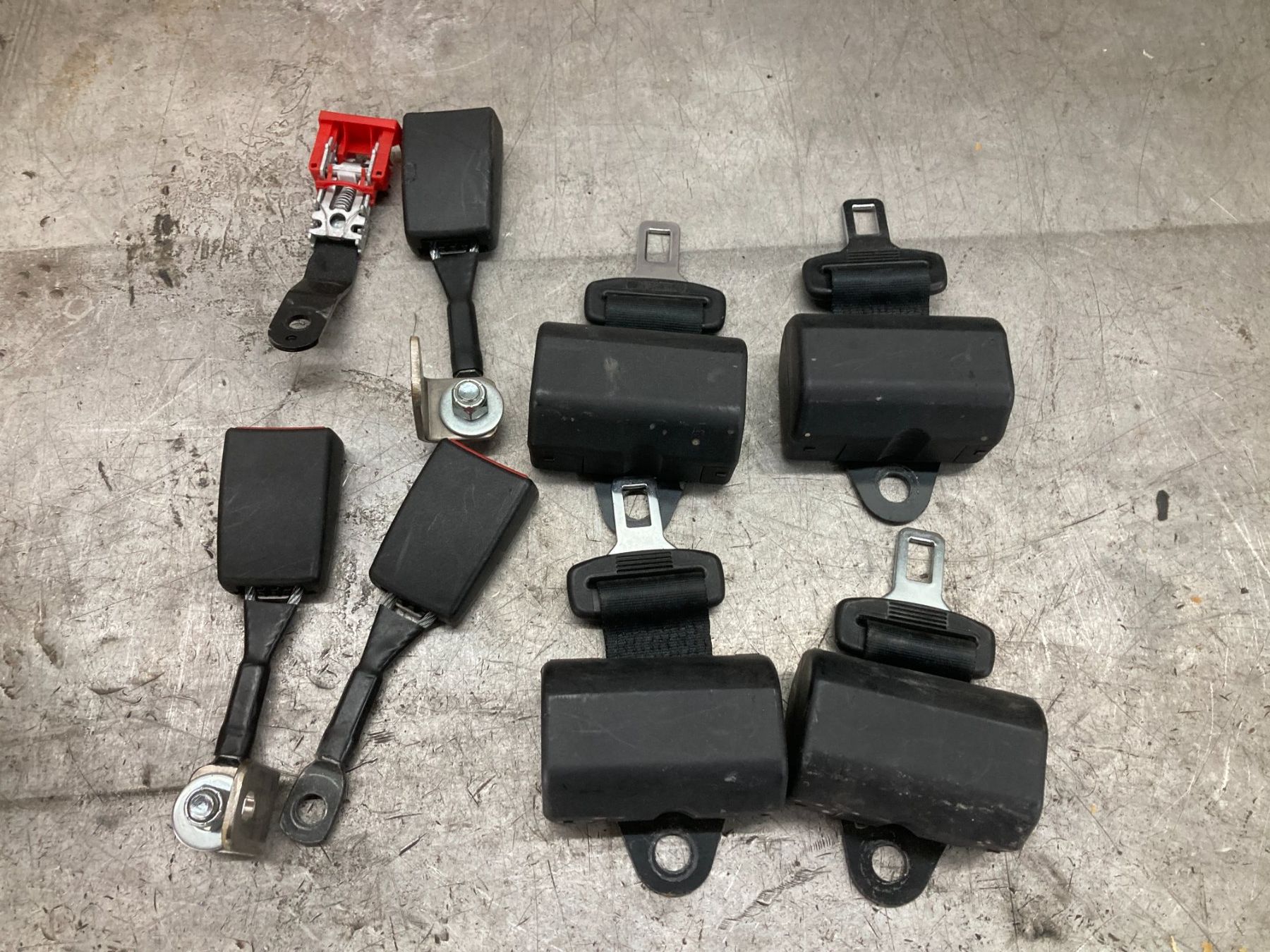 Tutti pezzi di ricambio auto: Diverse Auto Gurtschlösser gebraucht – Usato da Cham venduto da WB2223 1