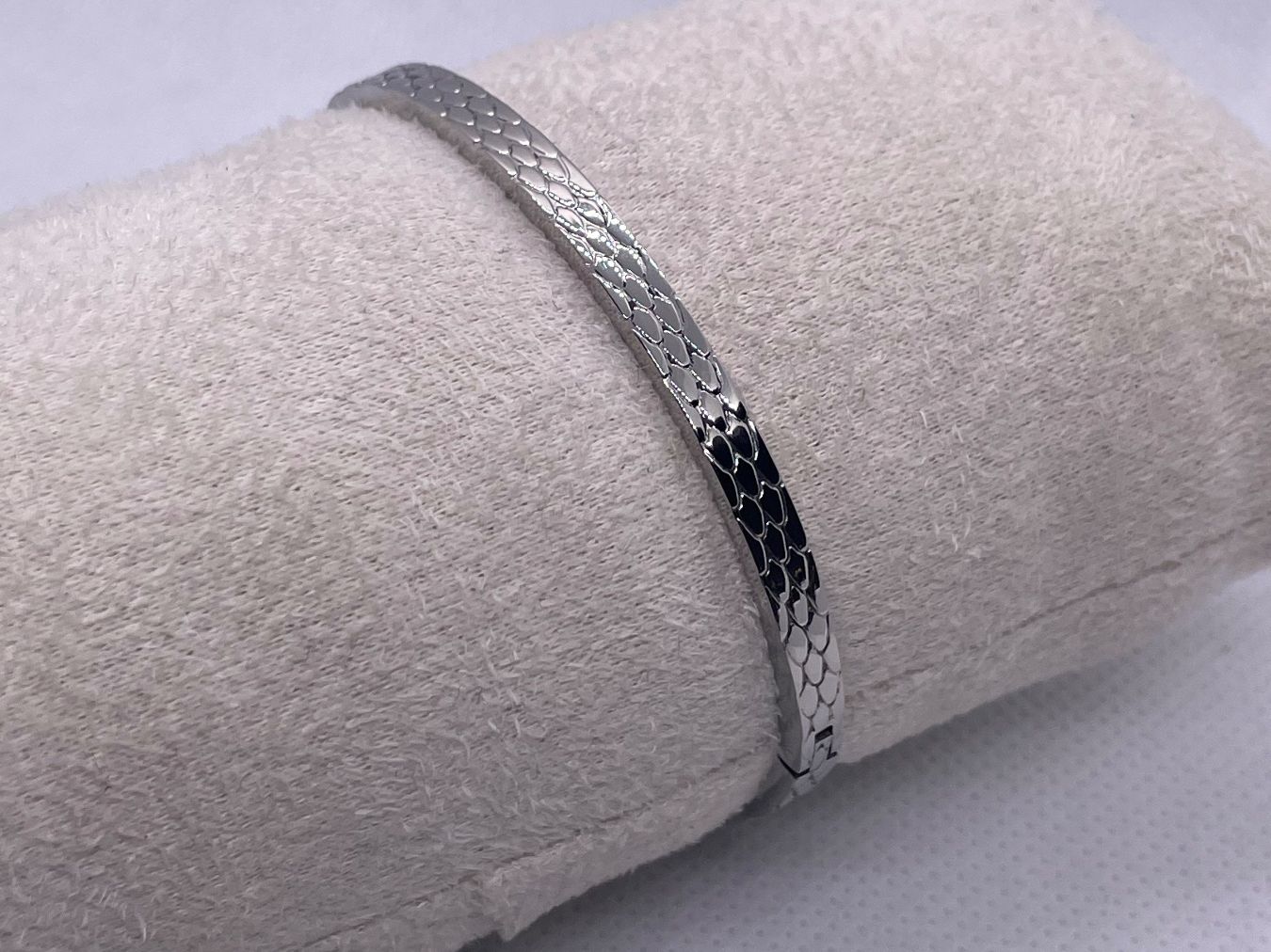 Bracciali & Braccialetti: Schicker Edelstahl Armreif, Grösse 6 cm – Nuovo (secondo la descrizione) da Zürich venduto da dun_k7s7 1