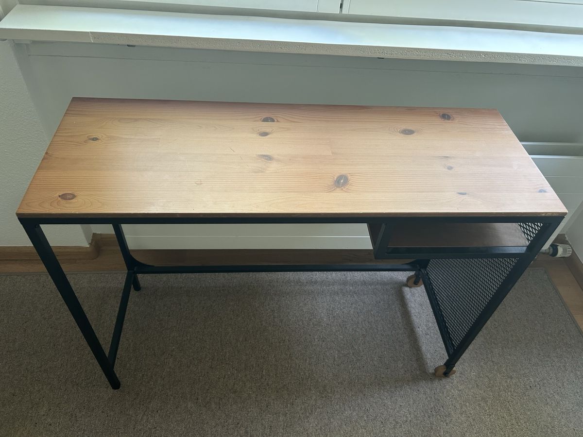 Scrivanie: Schreibtisch IKEA – Usato da Basel venduto da kbina 1