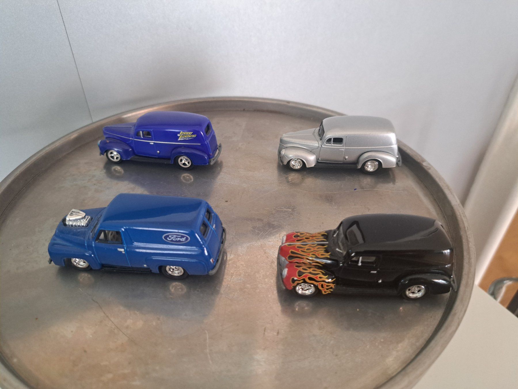 Johnny Lightning Modellini d'auto: 4x Johnny Lightning Panel Cars Neu – Nuovo (secondo la descrizione) da Emmenbrücke venduto da bikesandmore75 5