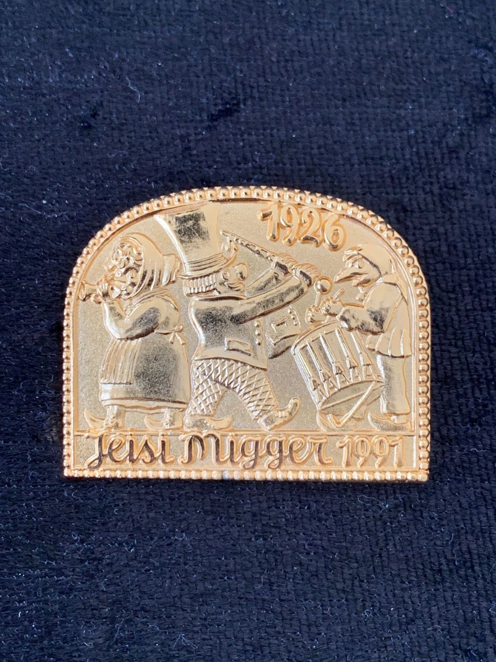 Placchette & Badge: Plakette JEISI MIGGER 1991 GOLD – Usato da Basel venduto da fasnachtsoutlet1965