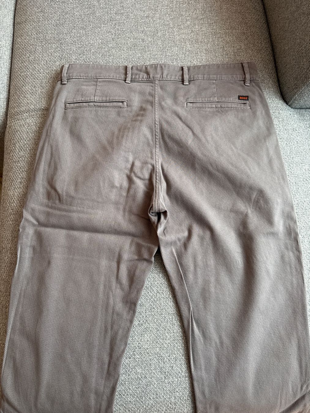 Pantaloni: Boss Chino Taber Grösse 34/34 – Usato da Wädenswil venduto da Sneakerio 1