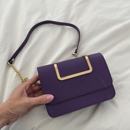 Handtasche aus echtem Leder in der Farbe Lila mit goldfarben