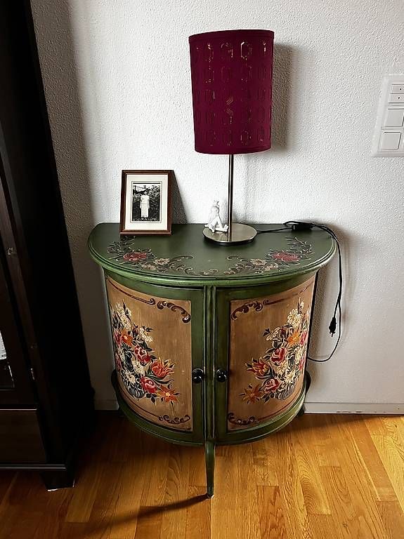 Schränke: Bauernmalerei Vitrine , Garderobe, Schränkli – Gebraucht aus Stallikon von dragonlady113 1