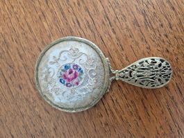 Miroir de poche ancien avec broderie florale A7