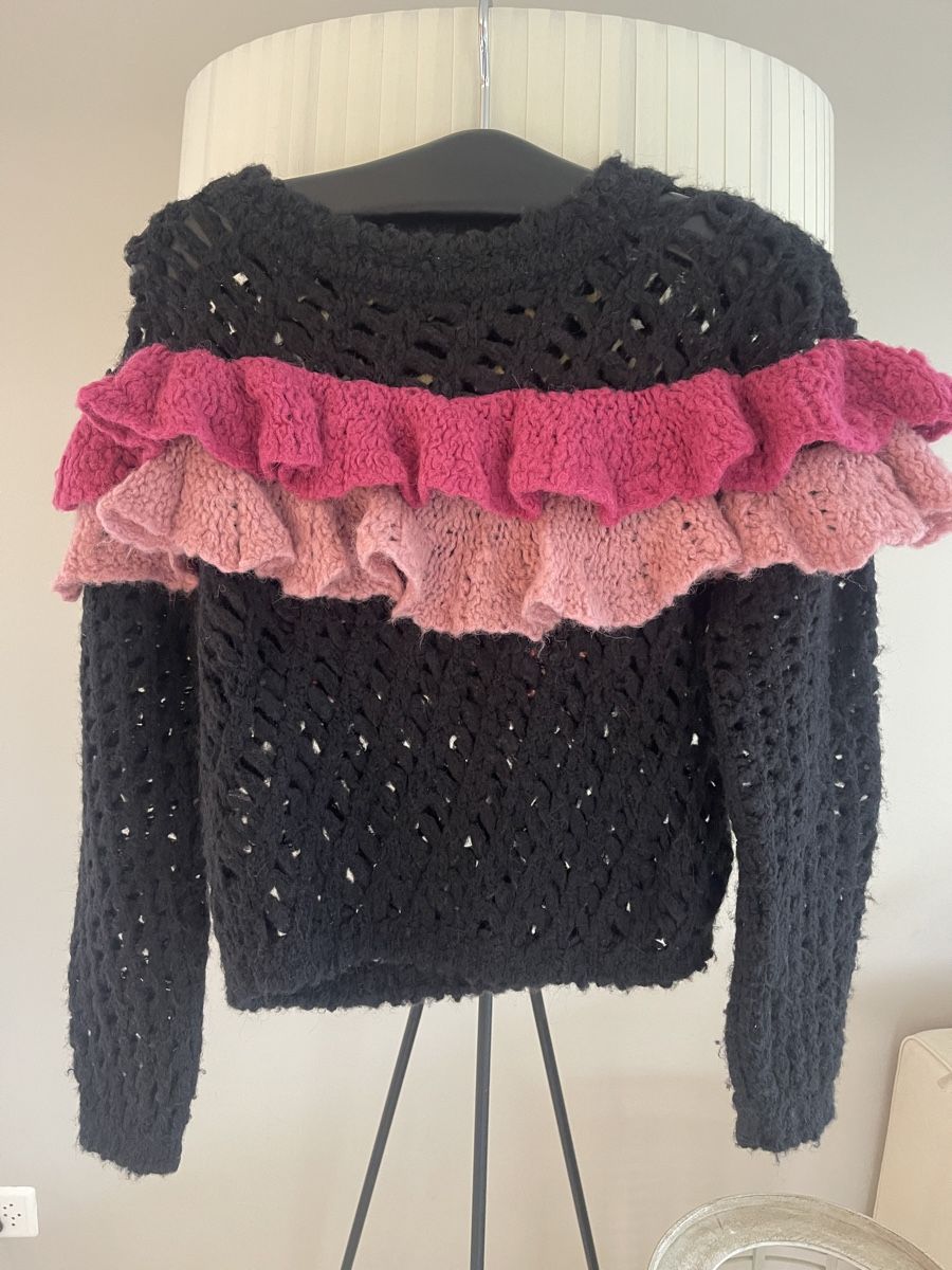 Moschino Pullover & Sweatshirts: Moschino Grobstrick Pullover Wolle mit Rüschen Gr. S – Gebraucht aus Küsnacht ZH von divarocci