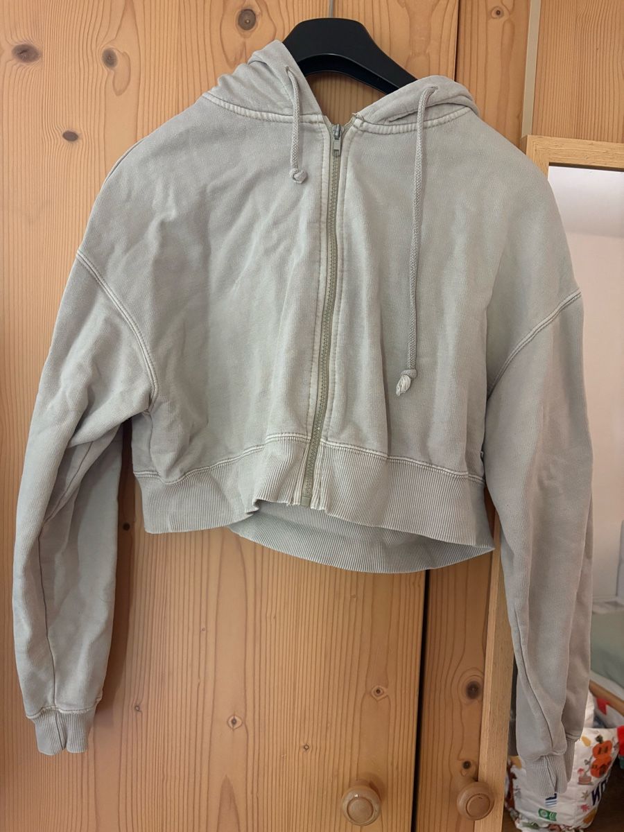 Pull&Bear Pulls & Sweat-shirts: Pullover Hoodie Size M for Spring & Summer, Good Condition – D'occasion à Grindelwald par Kikaa99
