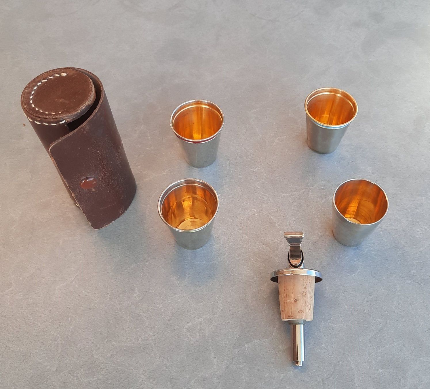 Set di piatti: originelle Schnapsbecher – Usato da Kilchberg ZH venduto da Ernzi47 1