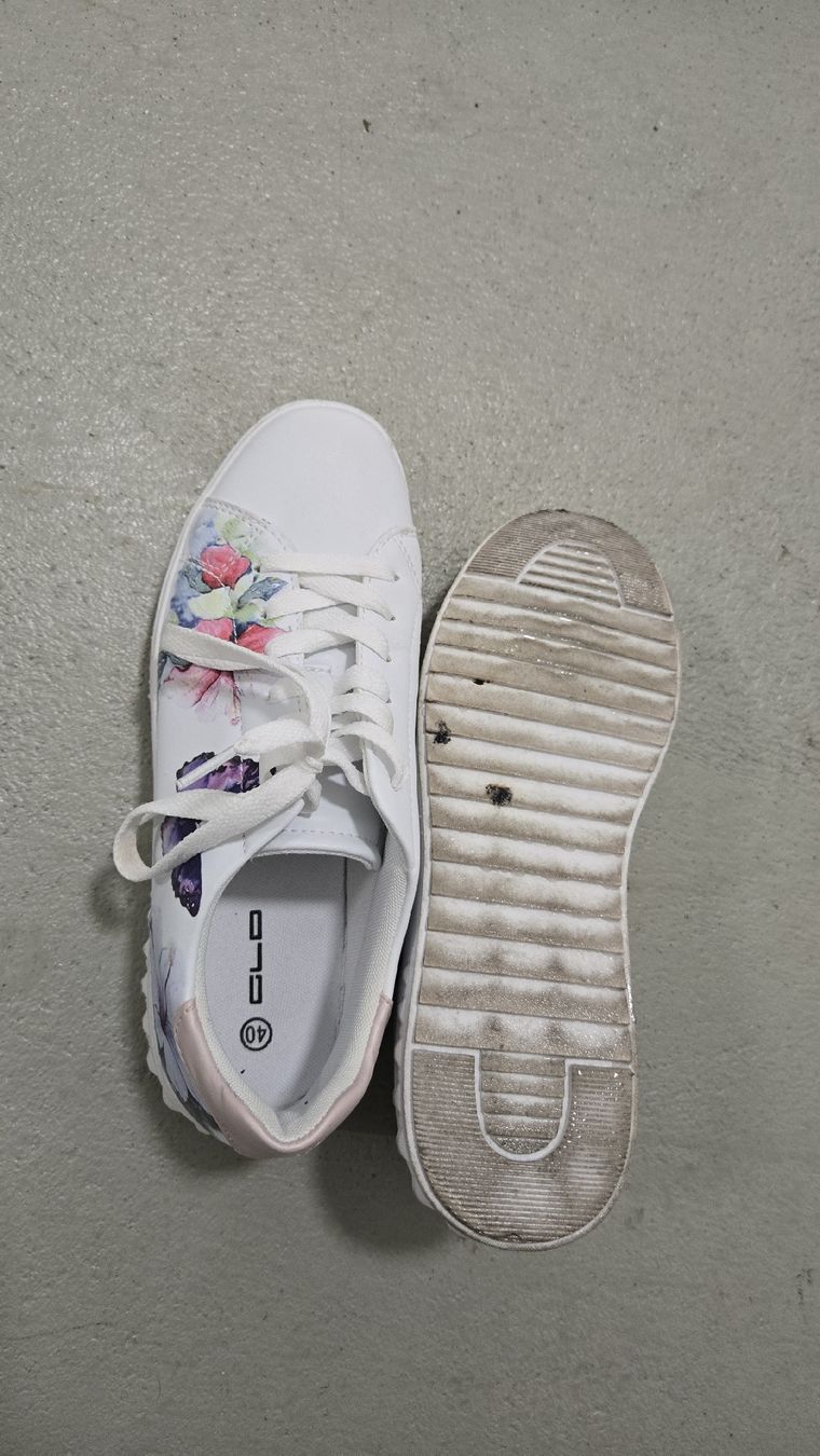 Scarpe da donna: schöne Sneaker mit Farbmalerei – Usato da Besenbüren venduto da desireebuetler 2