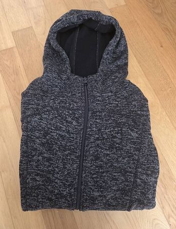 Dunkelgrau-schwarzer Kapuzenpullover (Grösse S)
