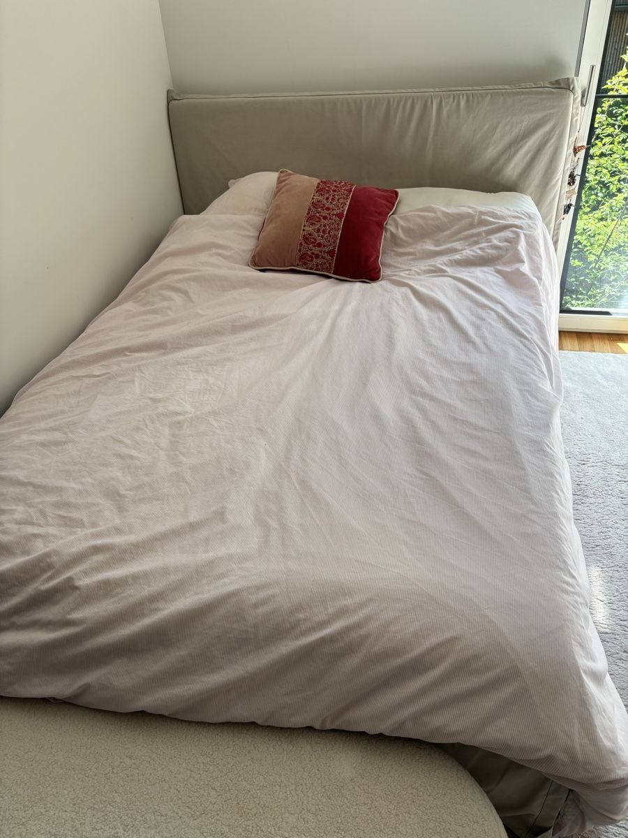 Letti: Queen Bed Frame with Headboard - Light Beige Fabric – Nuovo (secondo la descrizione) da Zürich venduto da sar_f9xy 1