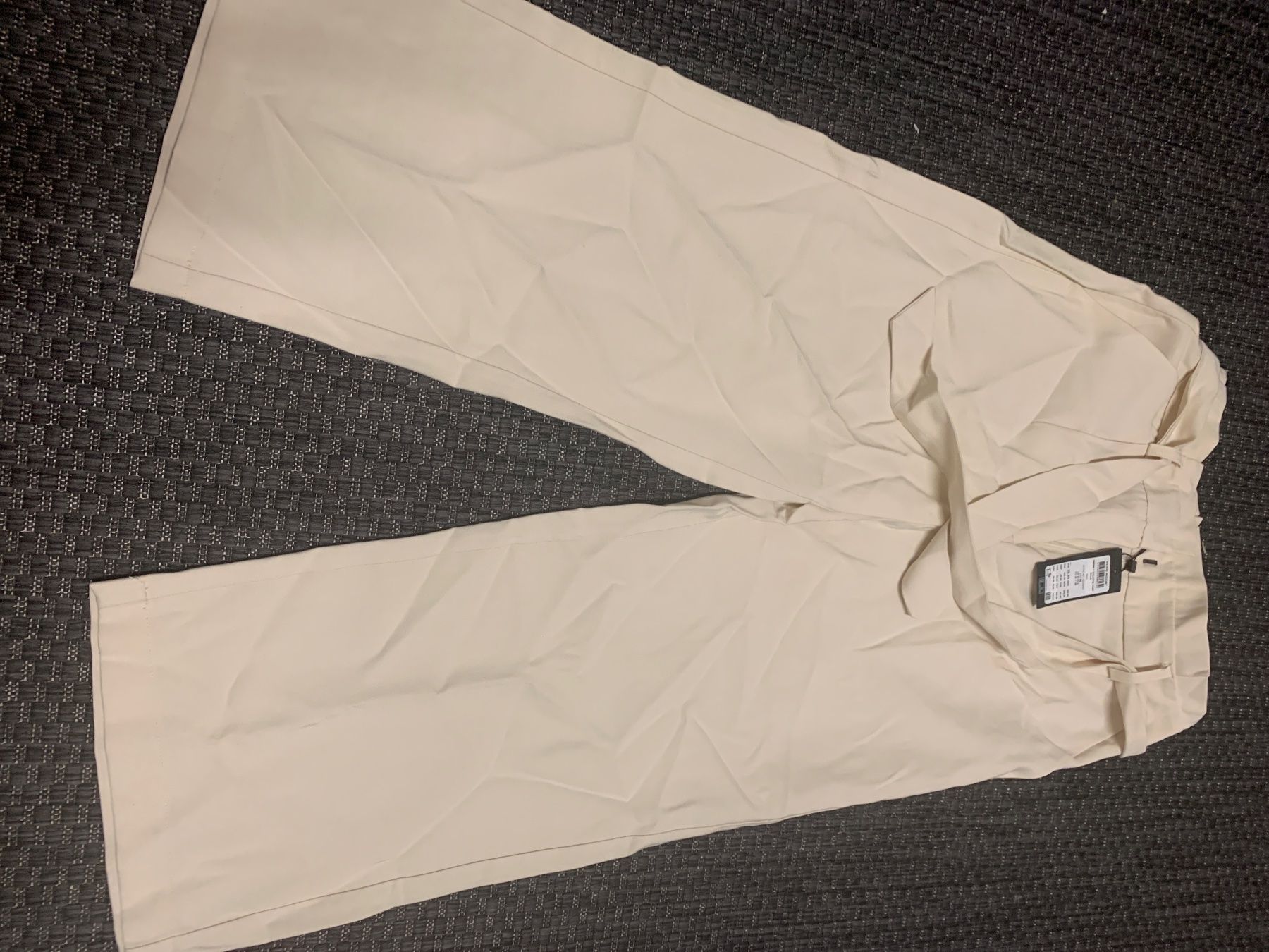 Vero Moda Pantaloni: Vero Moda neue Hose Beige gr36 – Usato da Bad Zurzach venduto da Cuore34